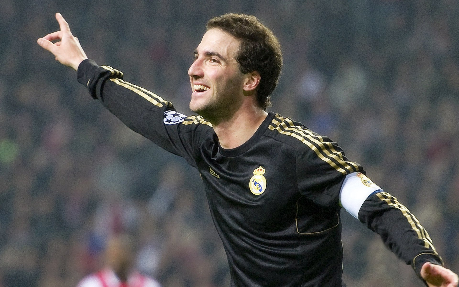 爱游戏官方-竞技状态持续上扬全队斗志高昂冲刺赛季最后目标