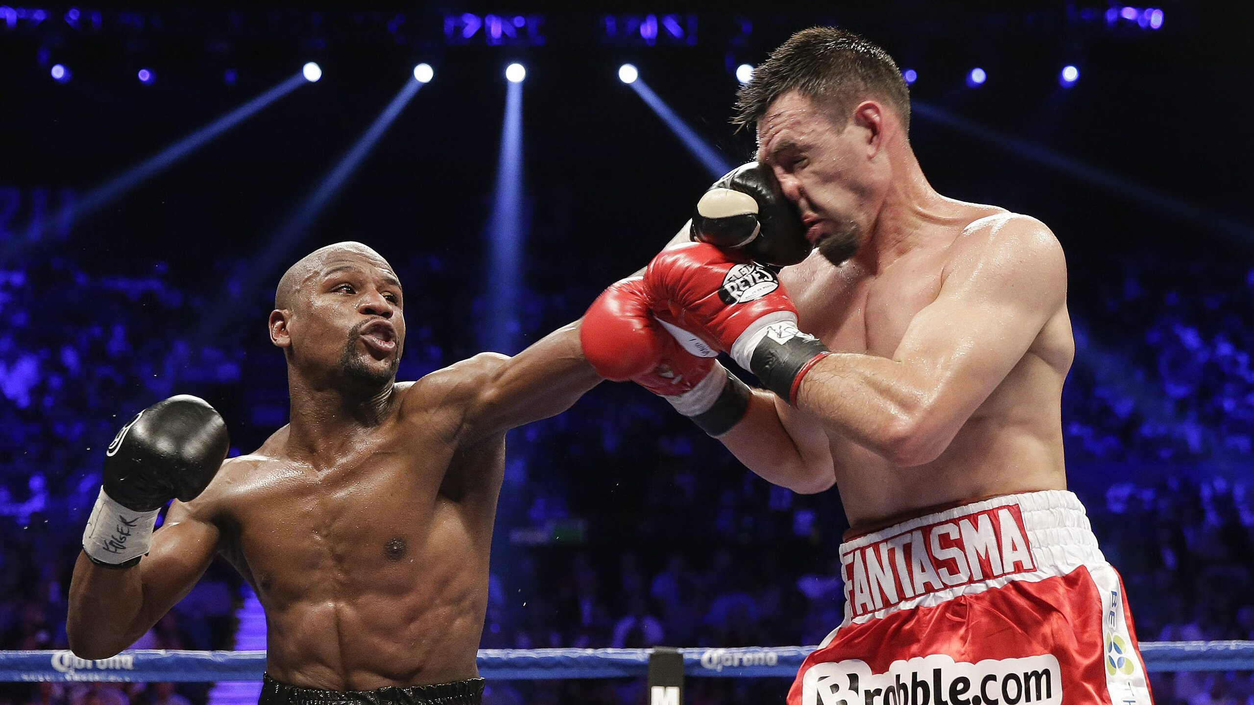 赛尔·阿尔斯塔：南非队防线的新标杆，带领全队不断进步，阿尔纳赛尔